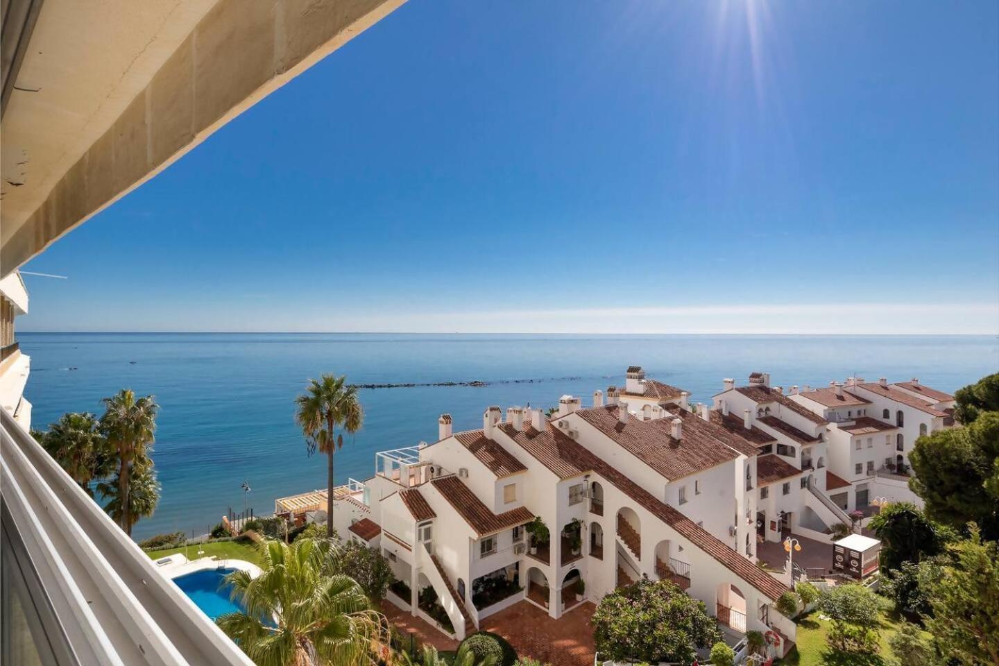 Stunning Apartment 10 Meters From The Beach With Parking Benalmádena Buitenkant foto
